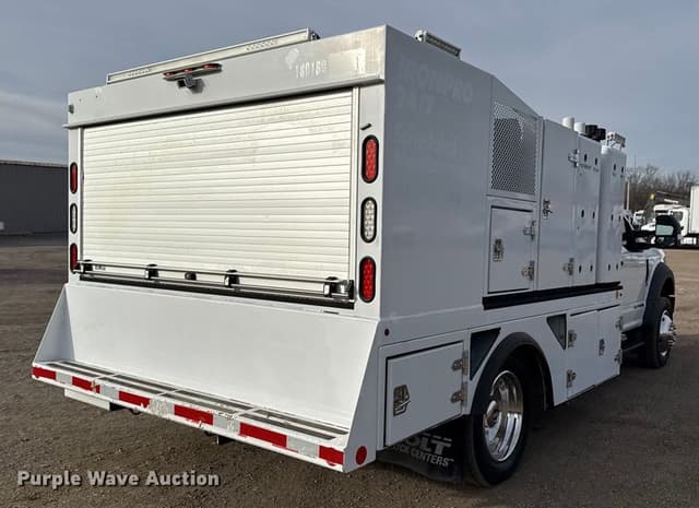 Image of Ford F-550 equipment image 4
