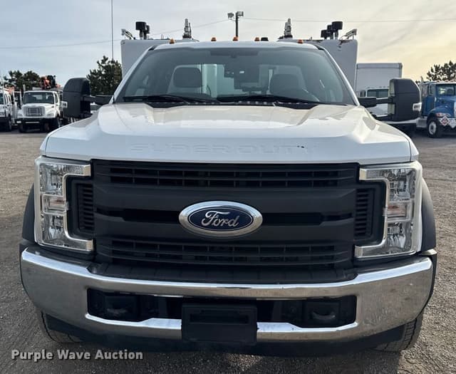 Image of Ford F-550 equipment image 1