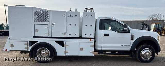 Image of Ford F-550 equipment image 3