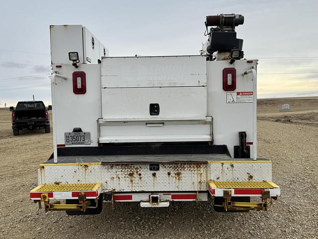 Image of Ford F-550 equipment image 3