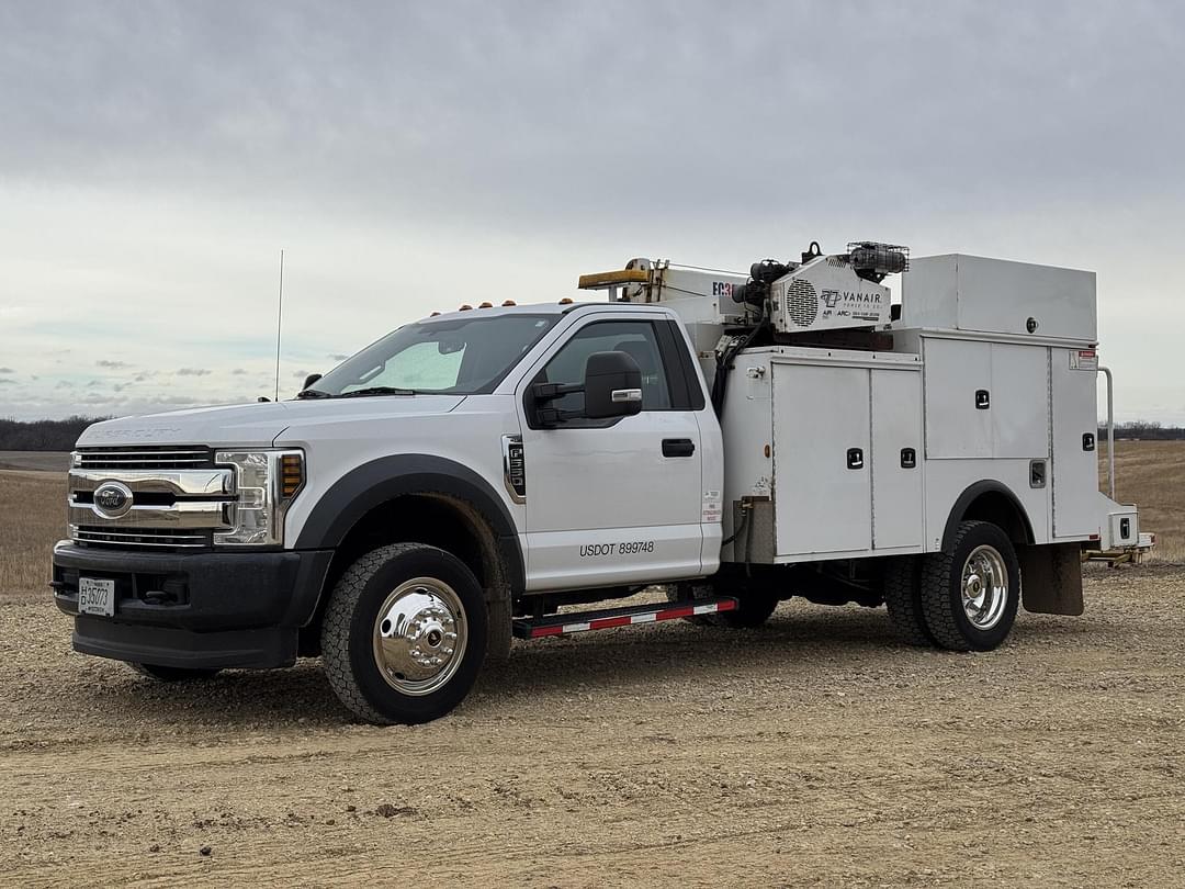 Image of Ford F-550 Primary image