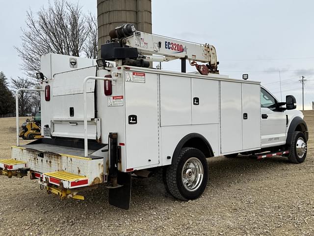 Image of Ford F-550 equipment image 4