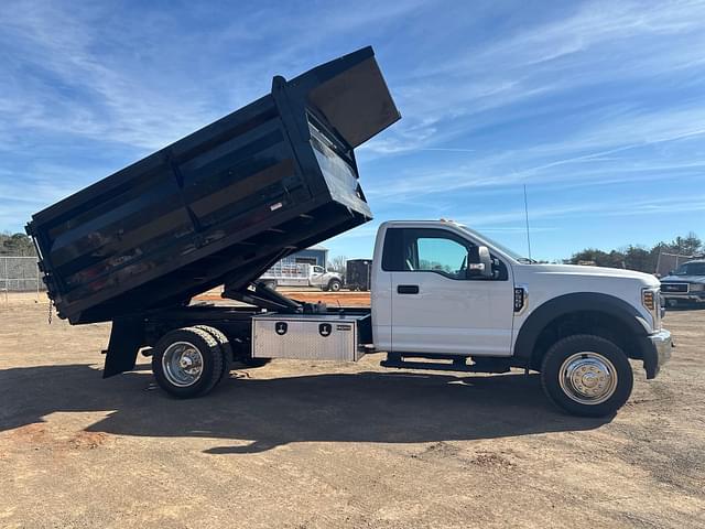 Image of Ford F-550 equipment image 2