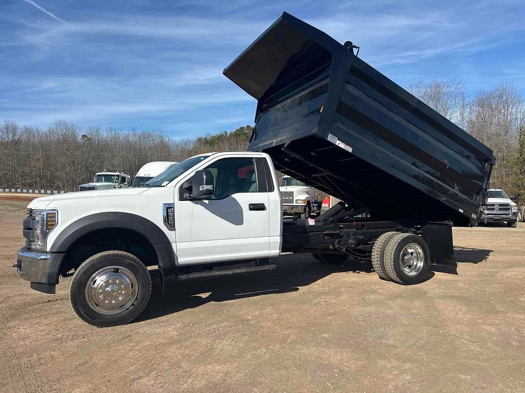 Image of Ford F-550 Primary image