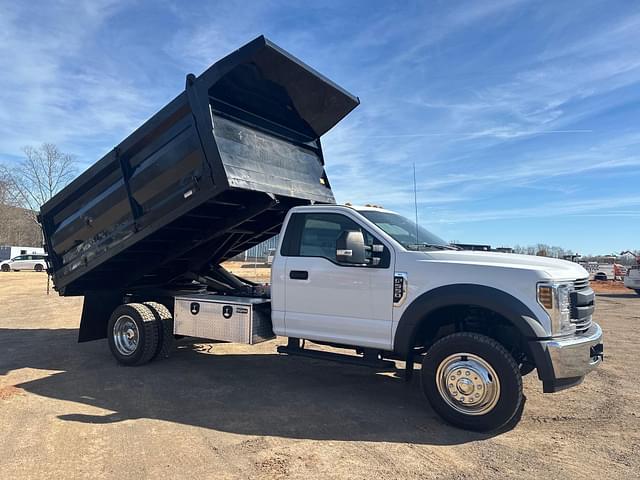 Image of Ford F-550 equipment image 1