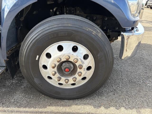 Image of Ford F-650 equipment image 3