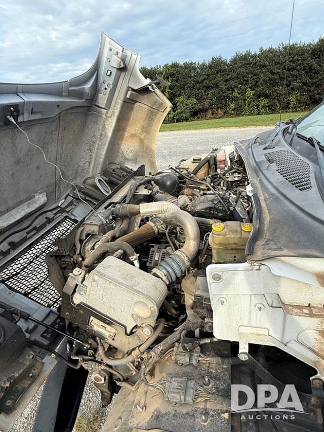 Image of Ford F-650 equipment image 4