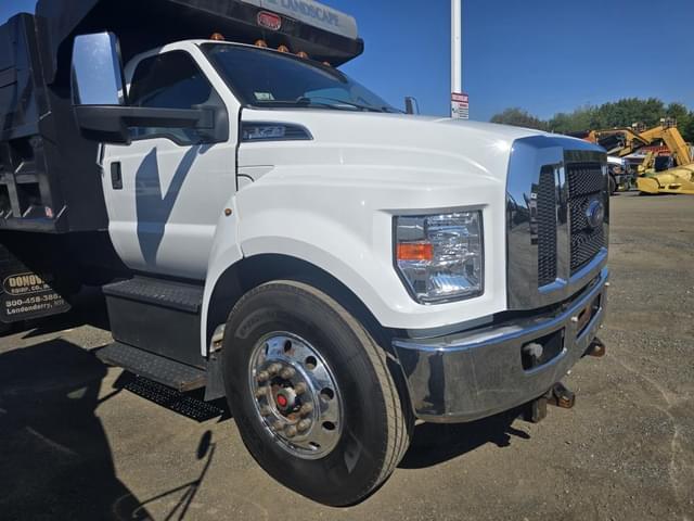 Image of Ford F-750 equipment image 3