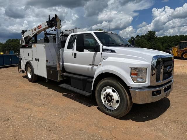 Image of Ford F-750 equipment image 2