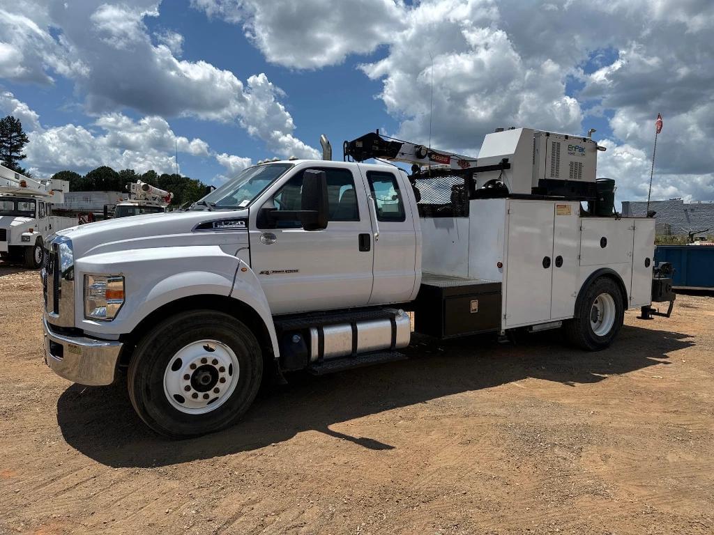Image of Ford F-750 Primary image