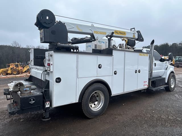 Image of Ford F-750 equipment image 2