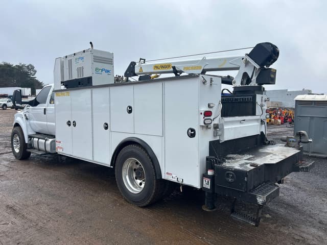 Image of Ford F-750 equipment image 3