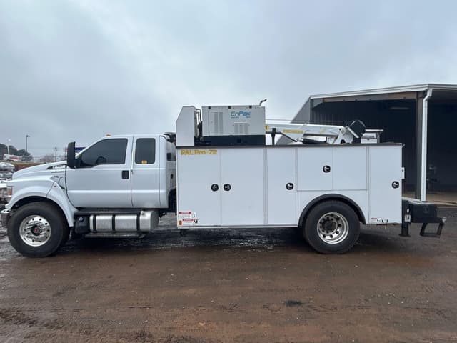 Image of Ford F-750 equipment image 4