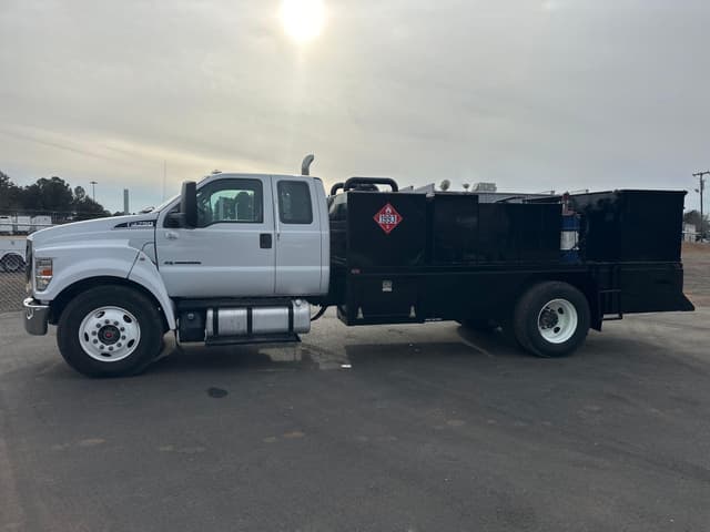 Image of Ford F-750 equipment image 3