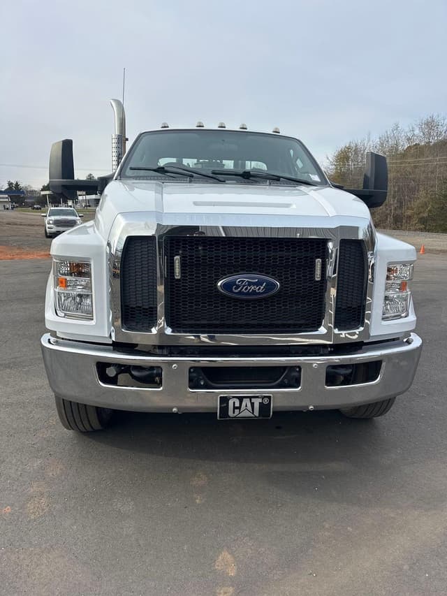 Image of Ford F-750 equipment image 1