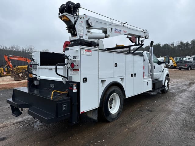 Image of Ford F-750 equipment image 4