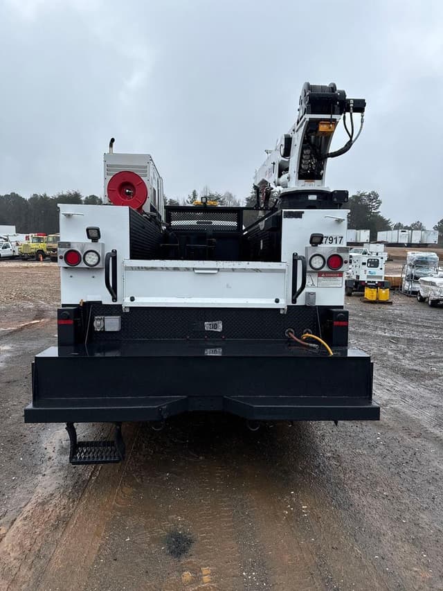 Image of Ford F-750 equipment image 3