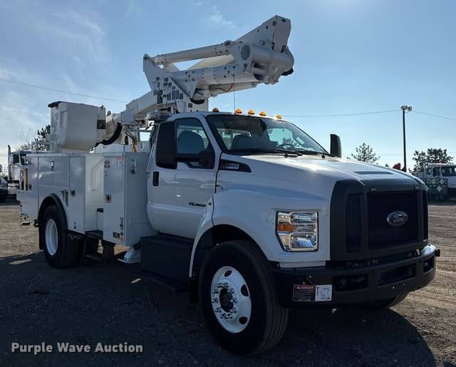 Image of Ford F-750 equipment image 2