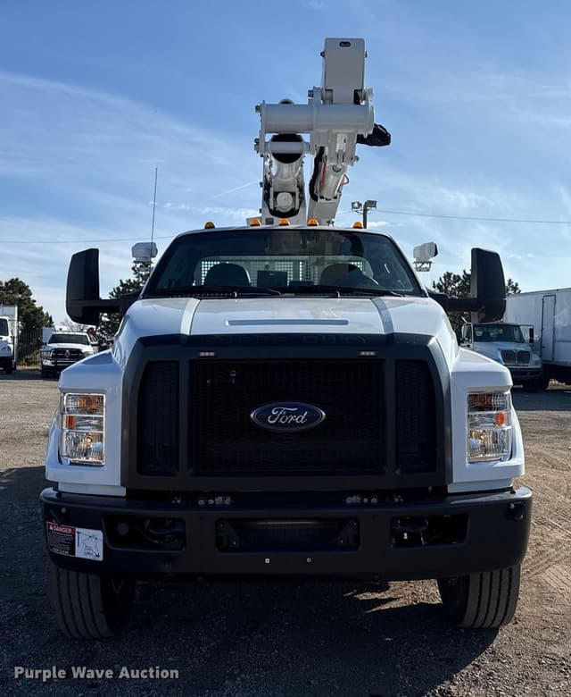 Image of Ford F-750 equipment image 1