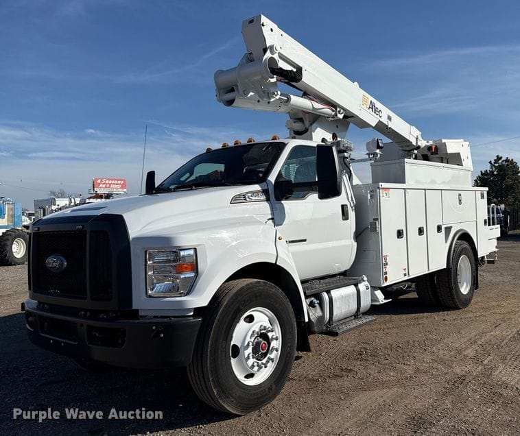 2018 Ford F-750 Equipment Image0