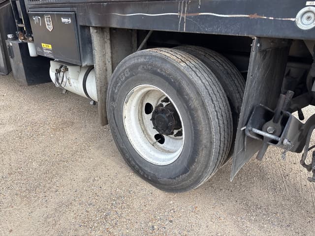 Image of Ford F-750 equipment image 4