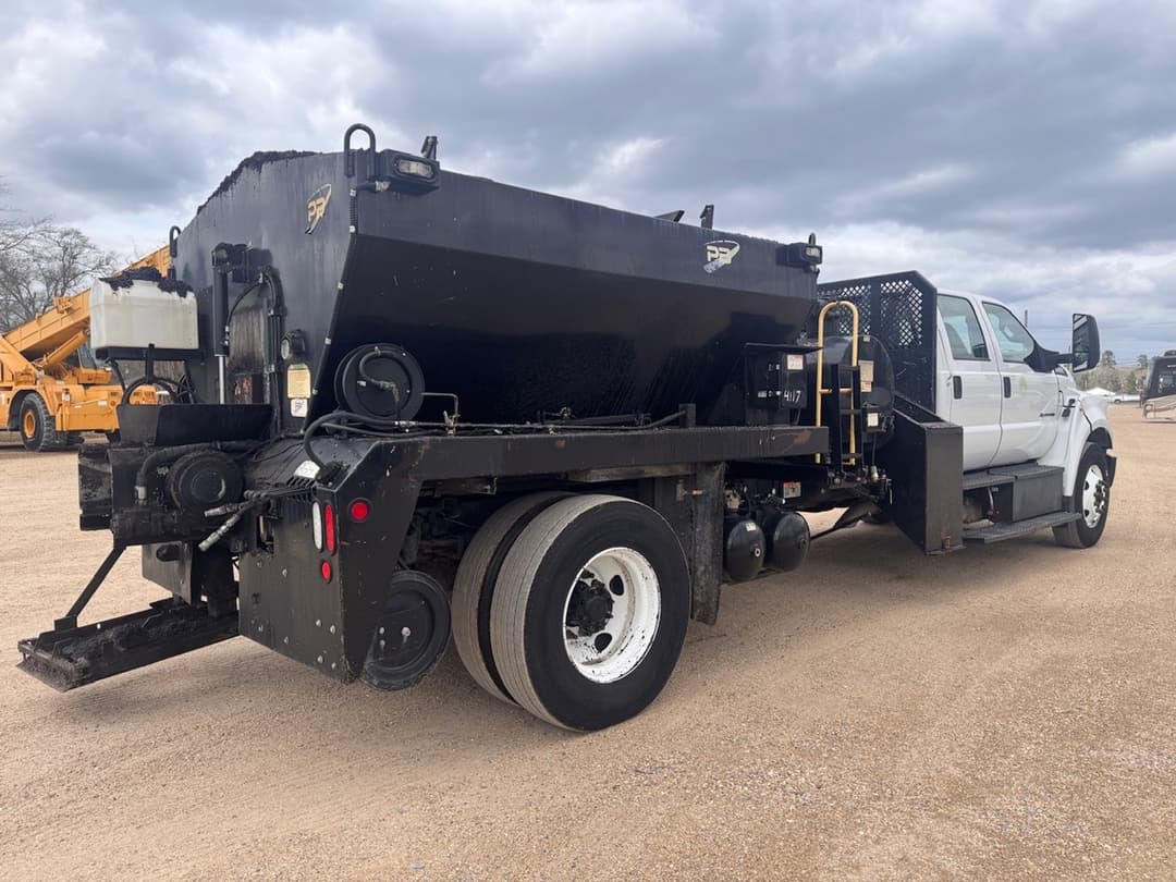 Image of Ford F-750 Primary image