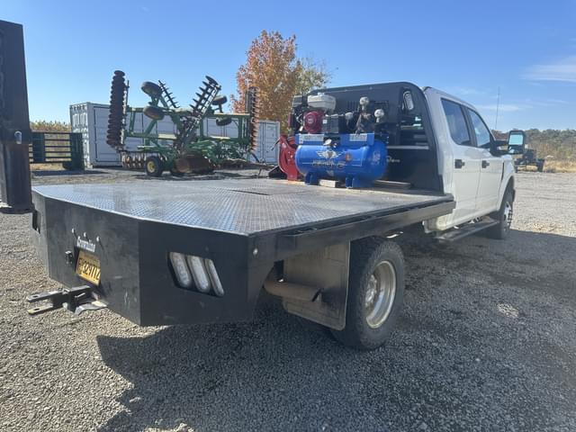 Image of Ford F-350 equipment image 2