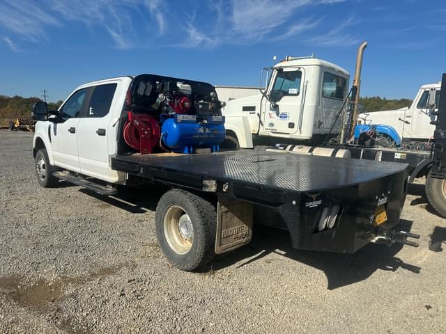 Image of Ford F-350 equipment image 3