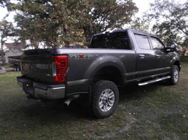 Image of Ford F-250 equipment image 2