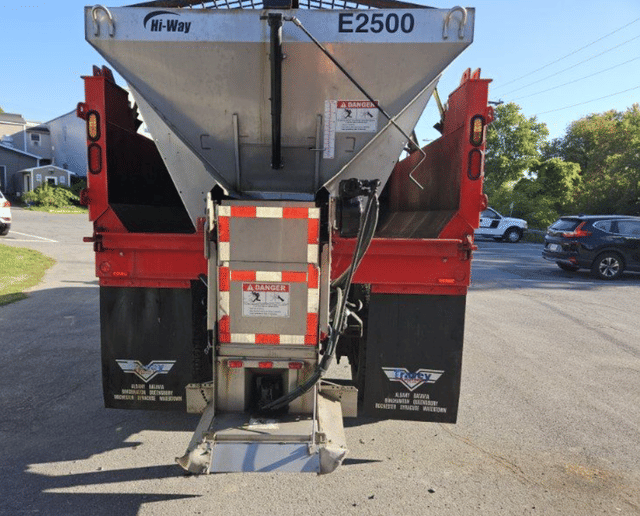 Image of Freightliner 108SD equipment image 3