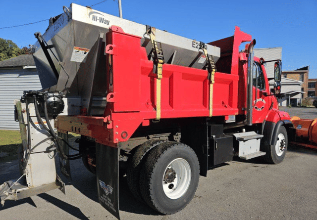 Image of Freightliner 108SD equipment image 4