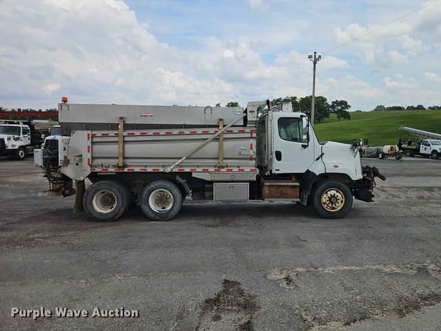 Image of Freightliner 108SD equipment image 3