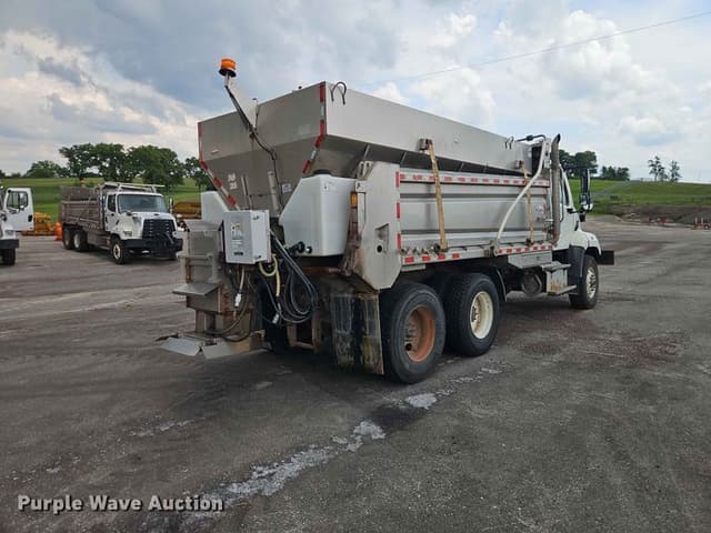 Image of Freightliner 108SD equipment image 4