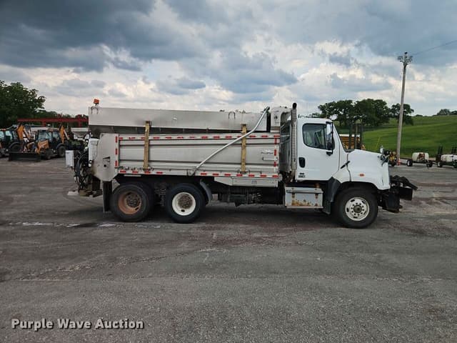 Image of Freightliner 108SD equipment image 3
