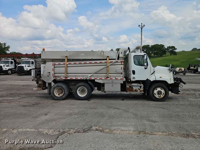 Image of Freightliner 108SD equipment image 3