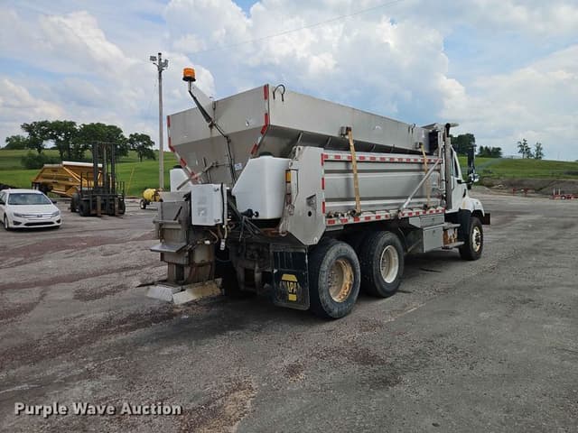 Image of Freightliner 108SD equipment image 4