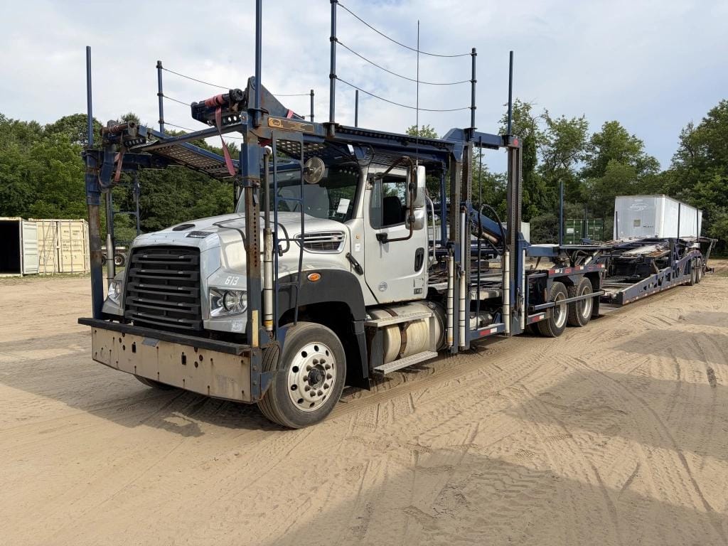 2018 Freightliner 114SD Equipment Image0