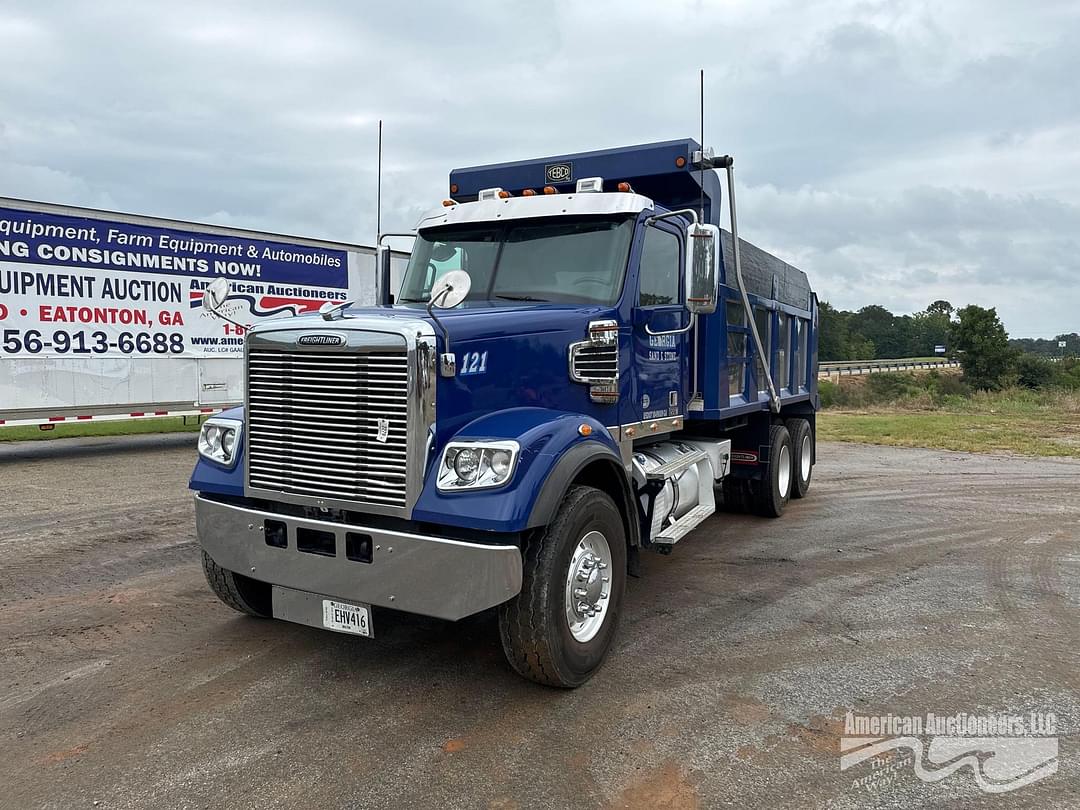 Image of Freightliner 122SD Primary image