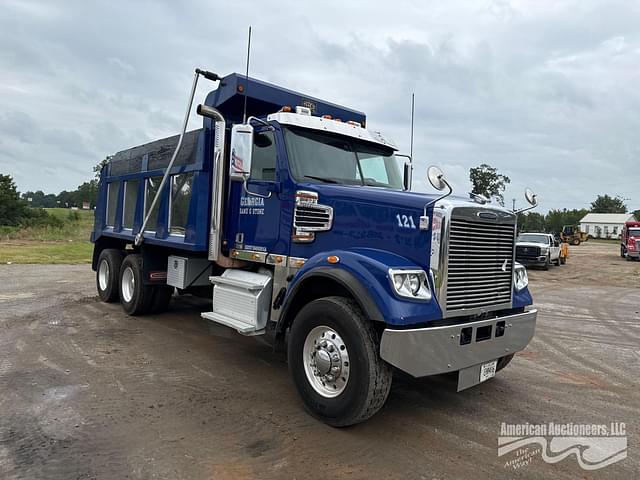 Image of Freightliner 122SD equipment image 2