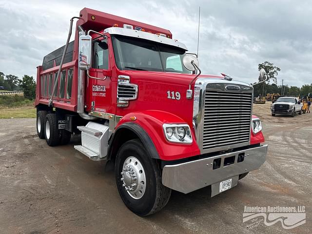 Image of Freightliner 122SD equipment image 2