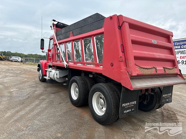 Image of Freightliner 122SD equipment image 4