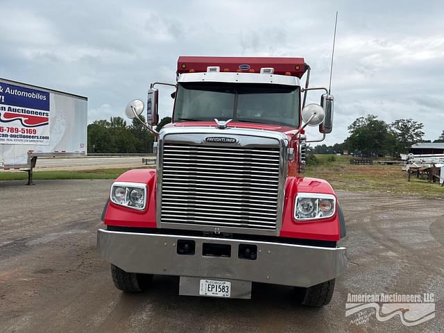 Image of Freightliner 122SD equipment image 1