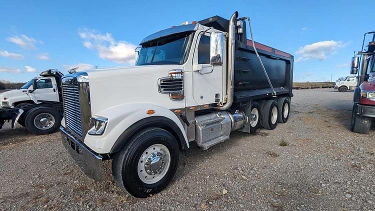 2018 Freightliner 122SD Equipment Image0