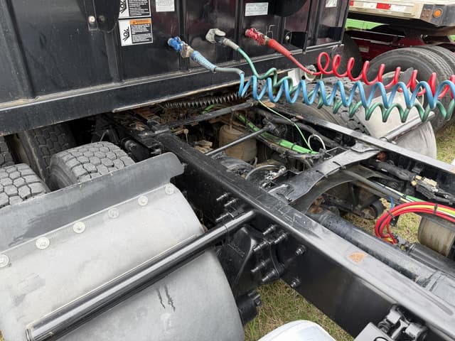 Image of Freightliner Day Cab Truck equipment image 4