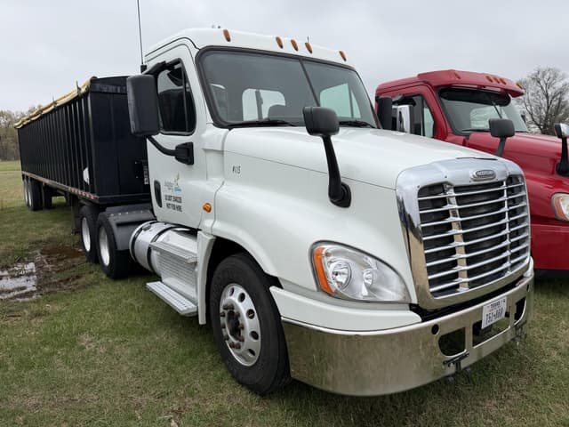 Image of Freightliner Day Cab Truck equipment image 1