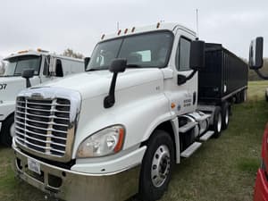 2018 Freightliner Day Cab Truck Image
