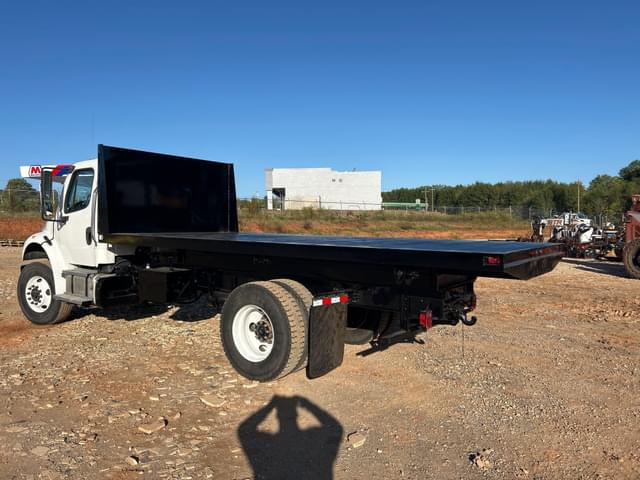 Image of Freightliner Business Class M2 106 equipment image 3