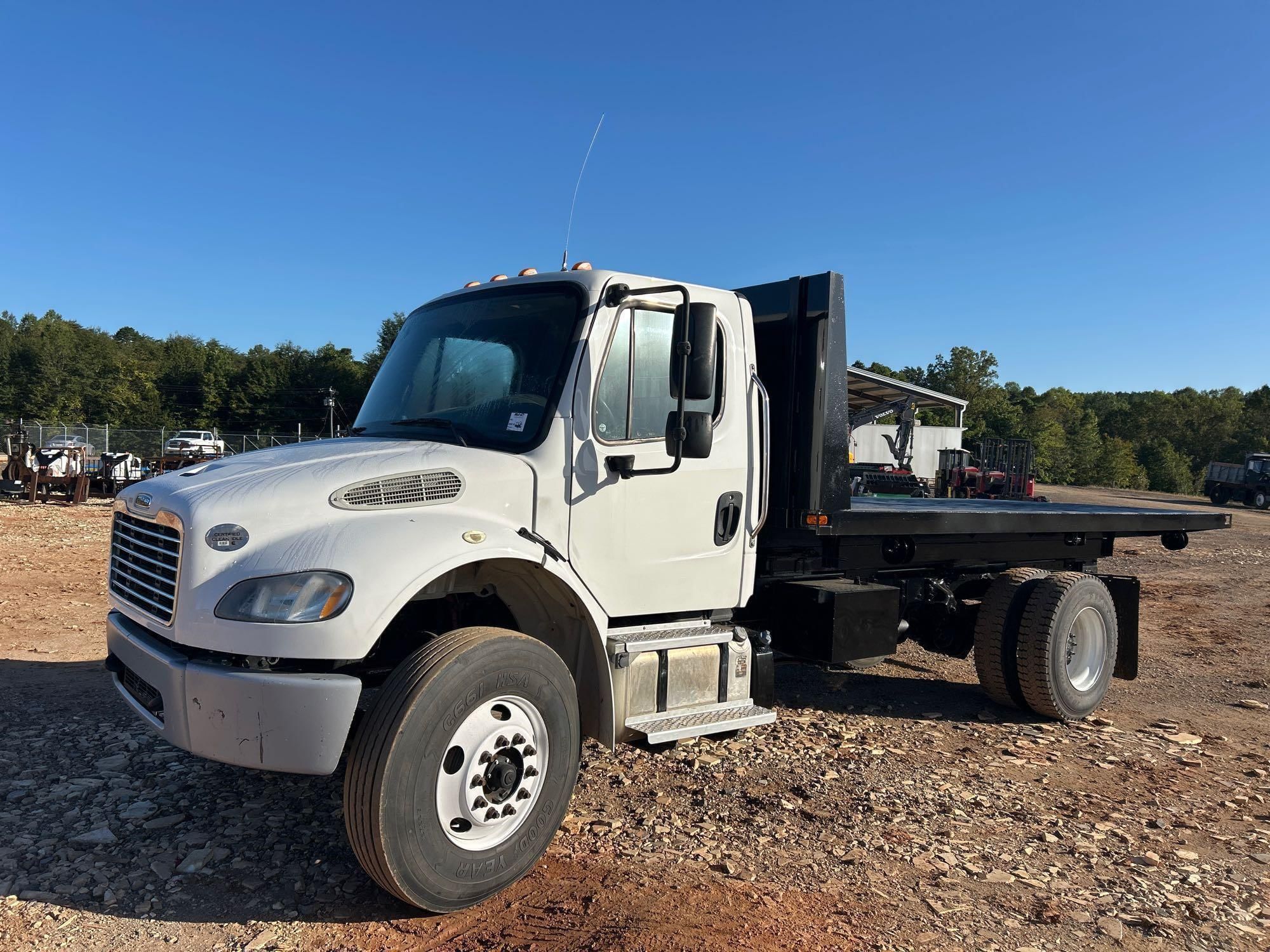 2018 Freightliner Business Class M2 106 Equipment Image0