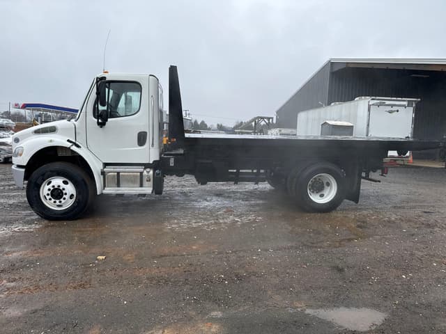 Image of Freightliner Business Class M2 106 equipment image 1