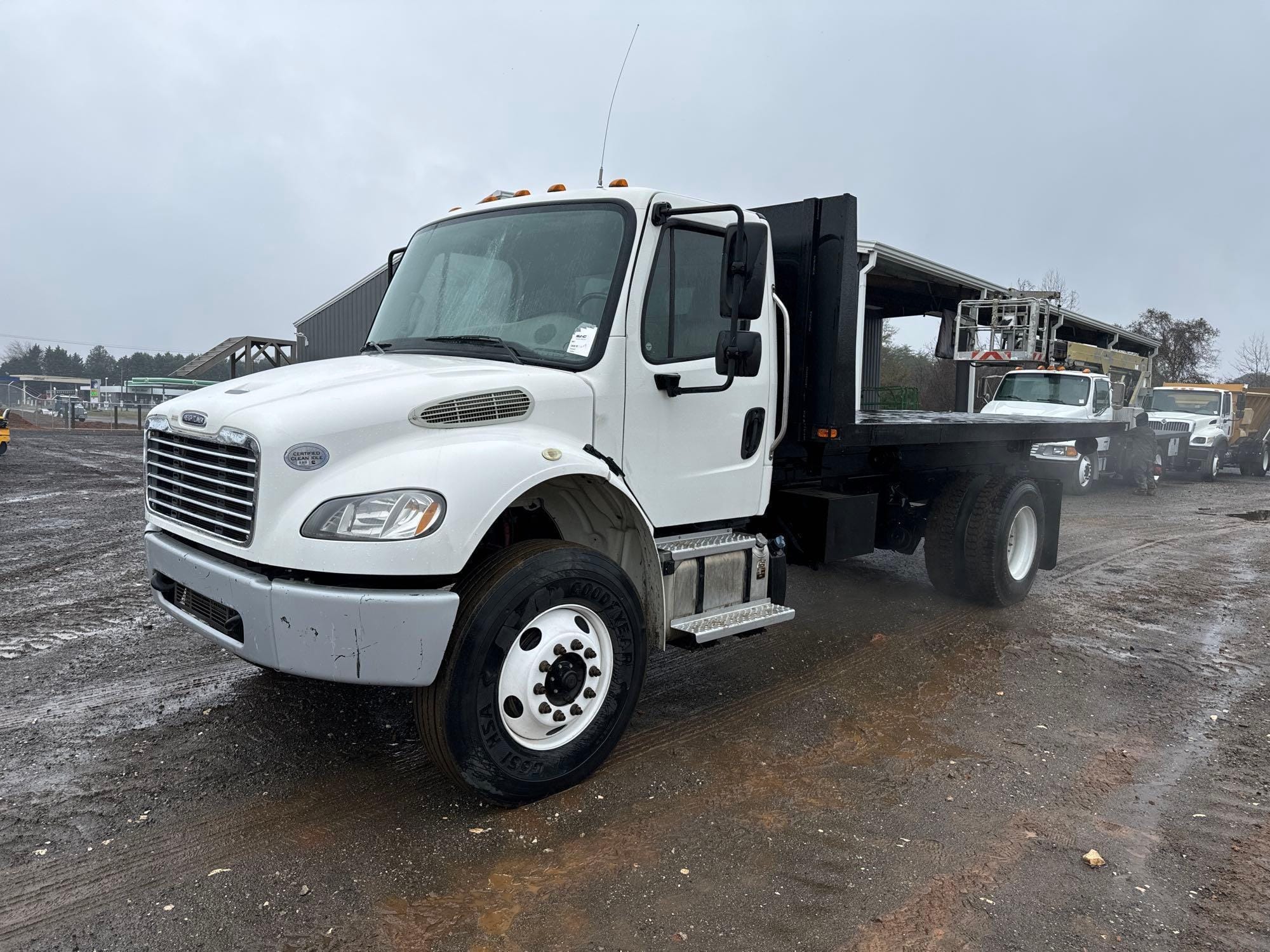2018 Freightliner Business Class M2 106 Equipment Image0